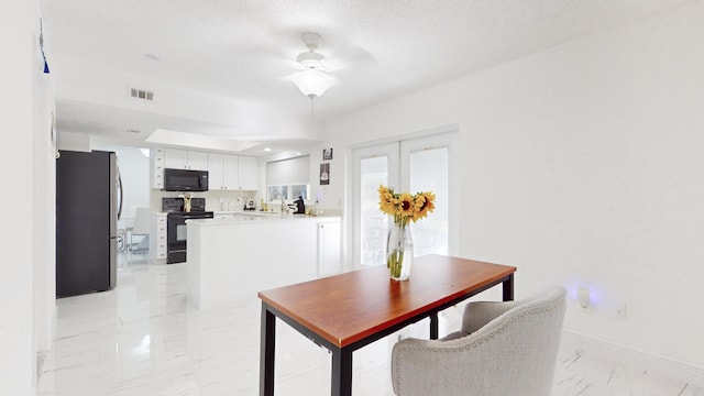 dining area featuring a textured ceiling and ceiling fan