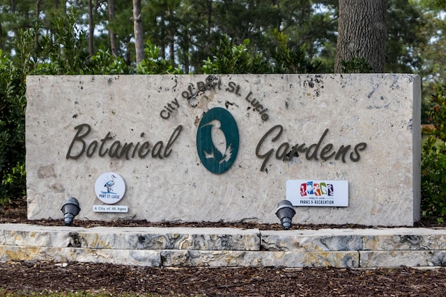 view of community / neighborhood sign