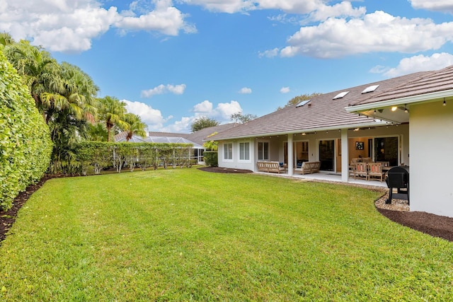 view of yard featuring an outdoor hangout area and a patio area