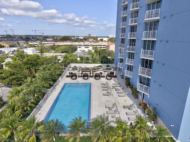 view of swimming pool