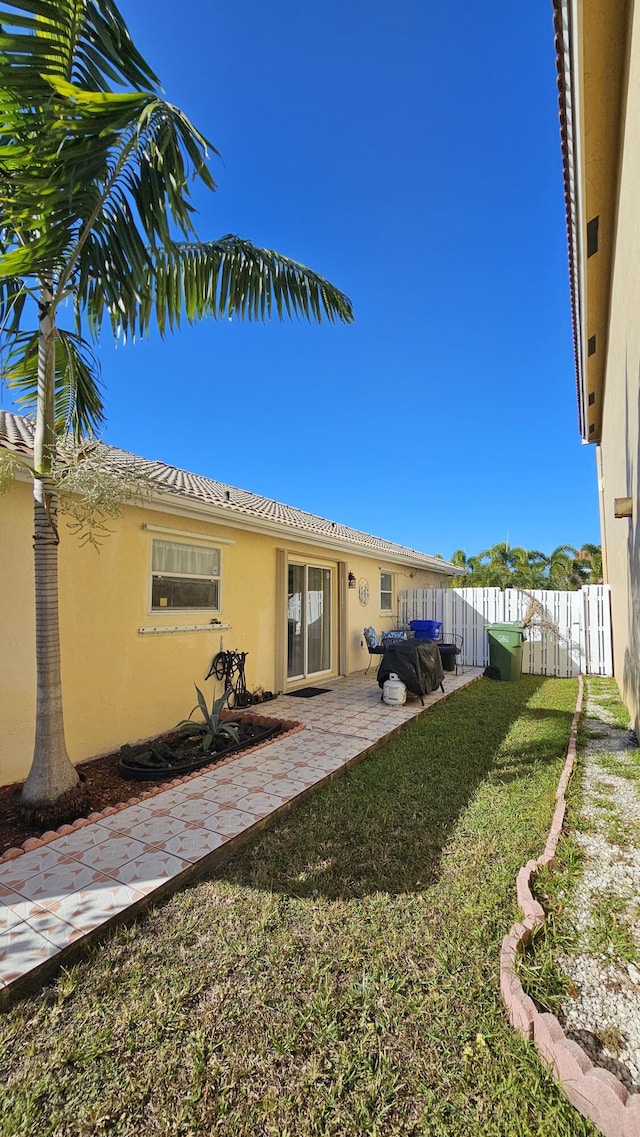 view of yard with a patio