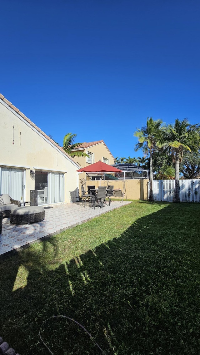 view of yard with a patio