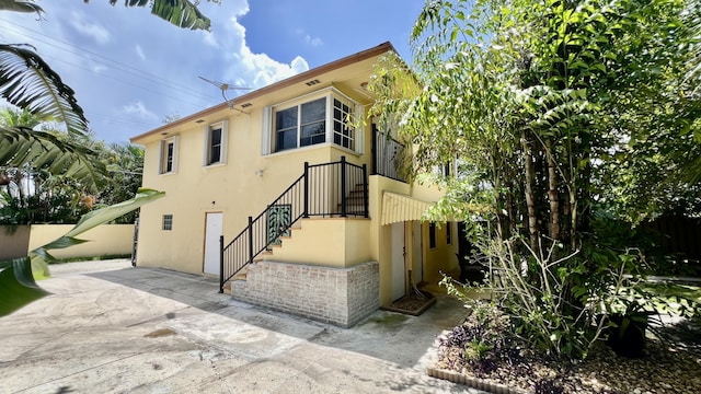 view of front of house with a patio