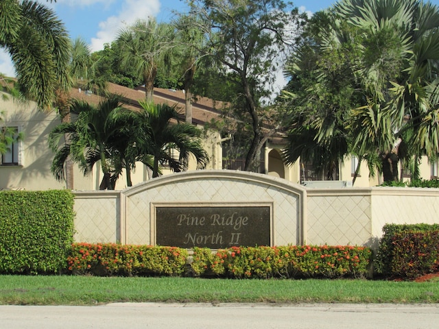 view of community / neighborhood sign