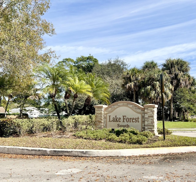 view of community / neighborhood sign