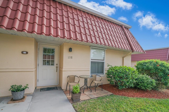 property entrance featuring a patio