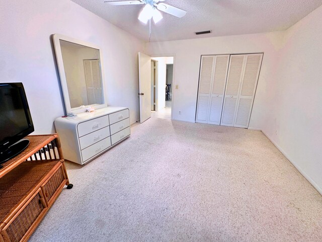 unfurnished sunroom with ceiling fan