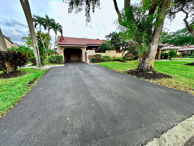 view of front of house with a front lawn