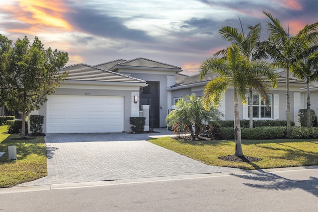 view of front facade featuring a garage and a yard