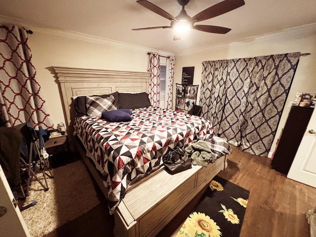 bedroom with crown molding, hardwood / wood-style floors, and ceiling fan