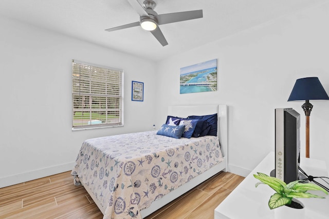 bedroom with ceiling fan