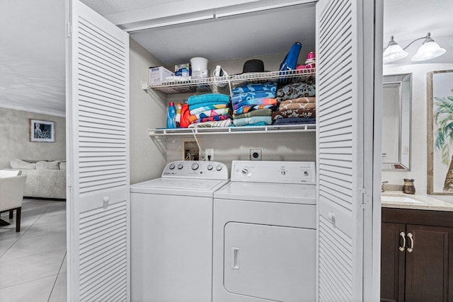 laundry area featuring light tile patterned floors and washer and dryer