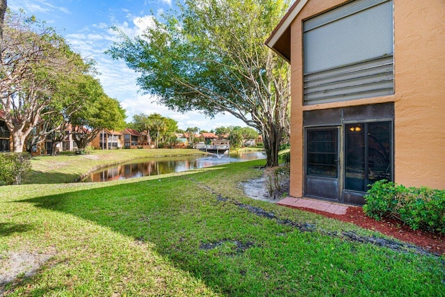 view of yard featuring a water view