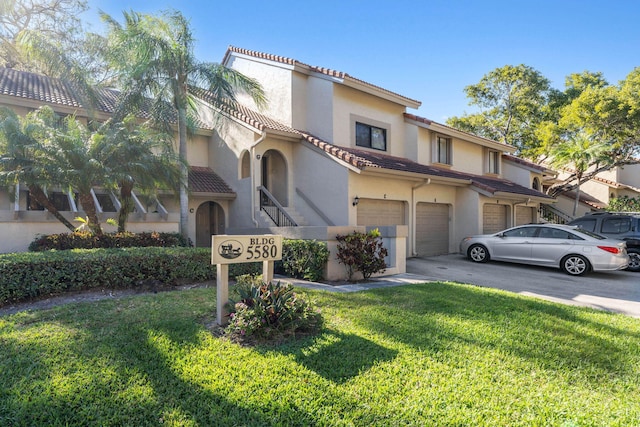 view of front of home featuring a front lawn and a garage