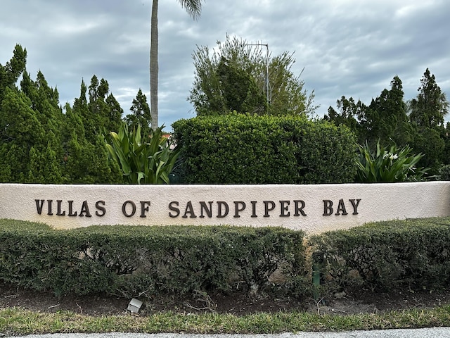 view of community / neighborhood sign