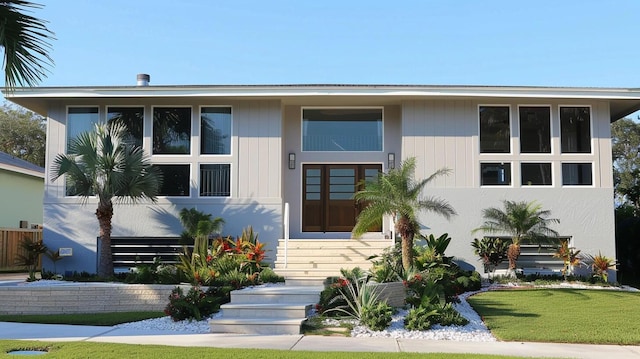 view of front of house with a front yard