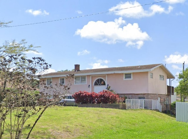 view of front facade with a front lawn