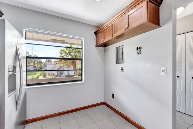 laundry area with laundry area and baseboards