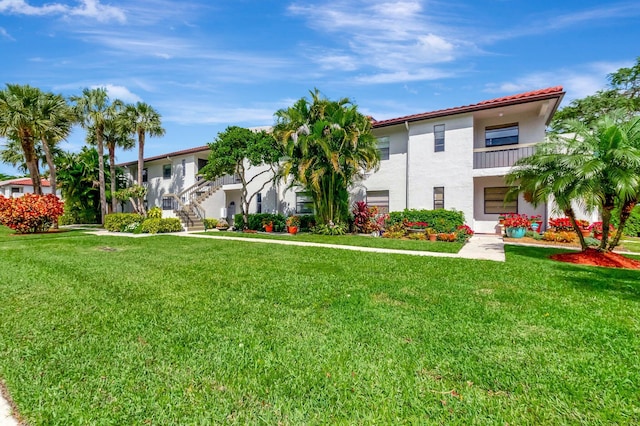 view of front of property with a front lawn and stucco siding