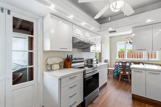 kitchen featuring decorative light fixtures, dark wood-type flooring, white cabinetry, ceiling fan, and stainless steel electric range