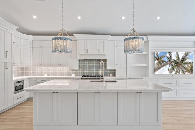189 Shelter Ln, Jupiter Inlet Colony, FL 33469 - kitchen featuring a chandelier, a kitchen island with sink, tasteful backsplash, open shelves, and recessed lighting