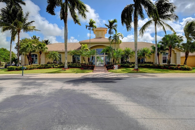 view of front of house with a front yard