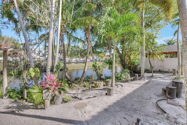 view of yard featuring a water view