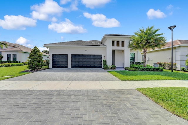 view of front of house featuring a garage and a front yard