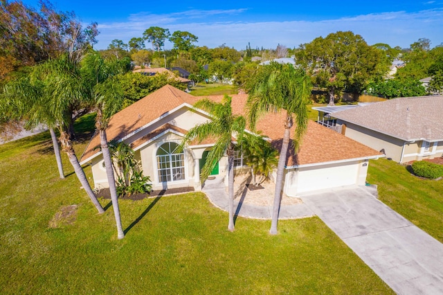 view of front of property featuring a front yard and a garage