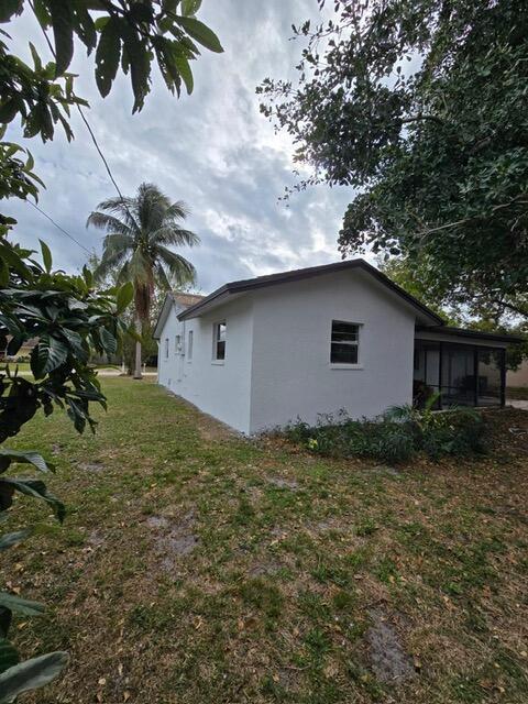 view of side of property featuring a yard