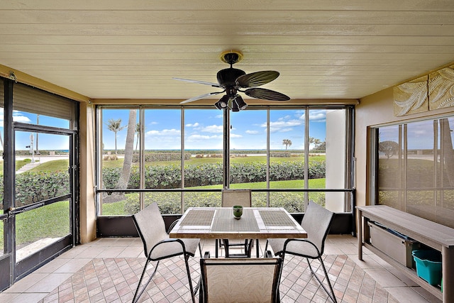 sunroom / solarium featuring ceiling fan