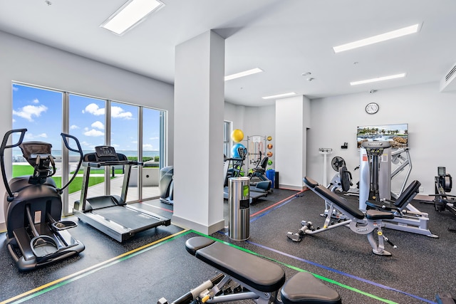 exercise room featuring baseboards