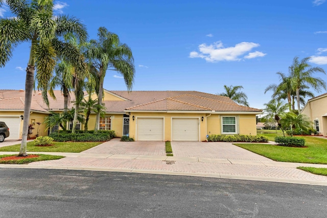 view of front of house featuring a garage and a front yard