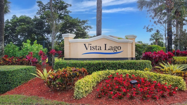 view of community / neighborhood sign