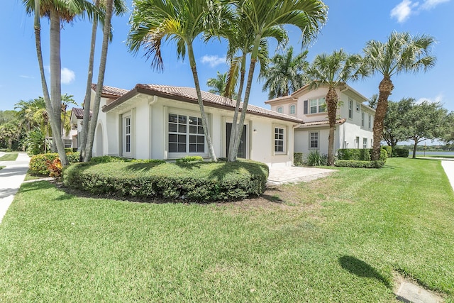 view of front of home featuring a front lawn