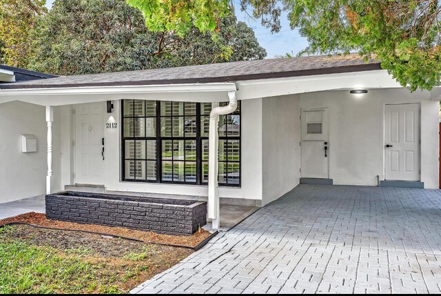 view of exterior entry featuring stucco siding