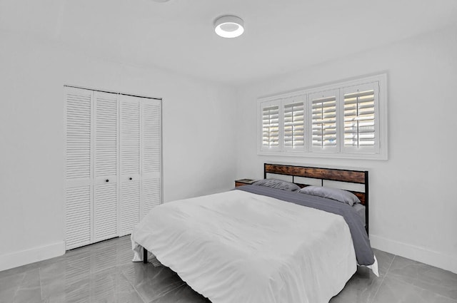 bedroom with a closet