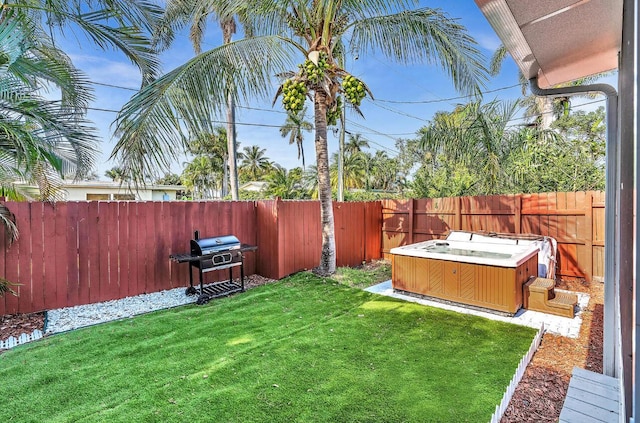 view of yard featuring a hot tub