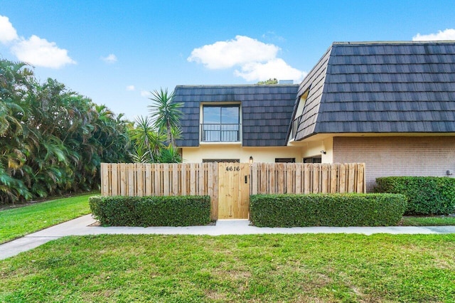 exterior space featuring a lawn