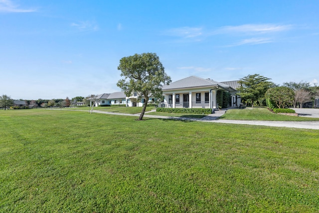 ranch-style house featuring a front yard