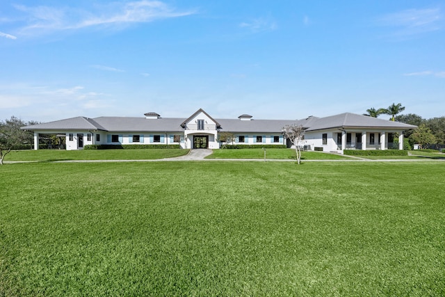 view of front facade featuring a front lawn