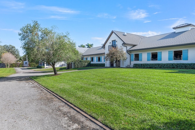 view of front of home with a front lawn