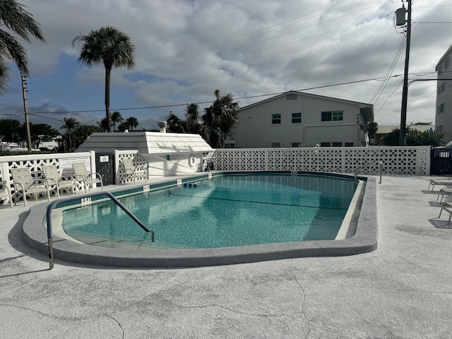 view of swimming pool