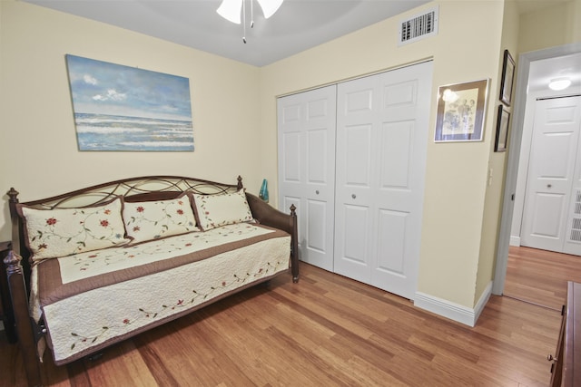 bedroom featuring ceiling fan, a closet, and light hardwood / wood-style flooring