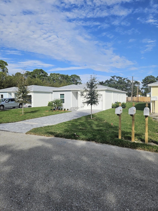 single story home featuring a front lawn