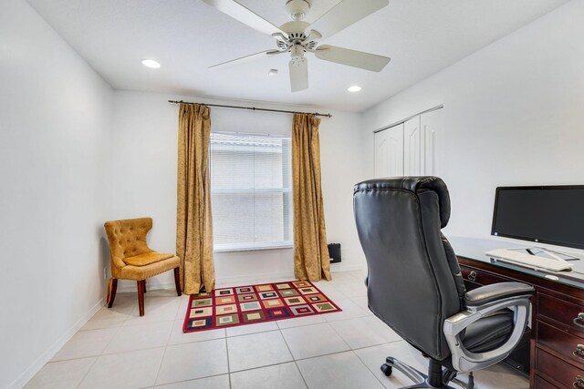 view of patio with ceiling fan and a lanai