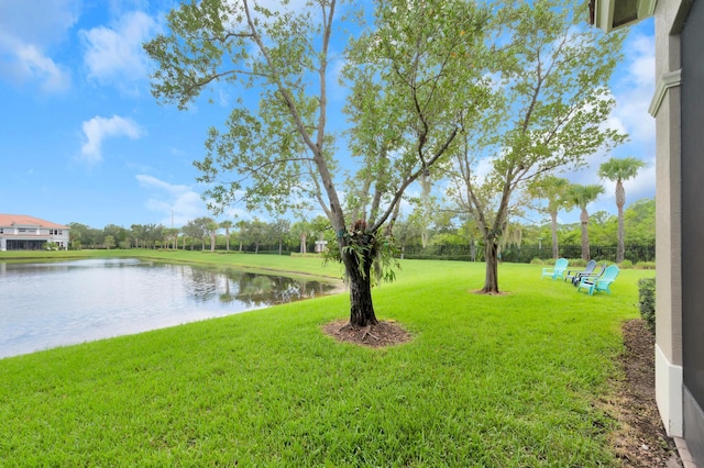 view of yard featuring a water view