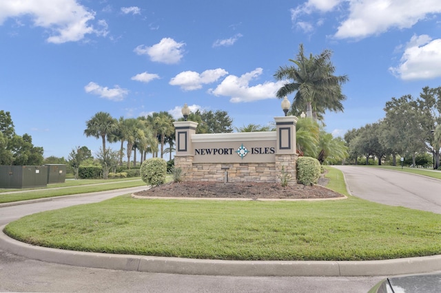 community sign featuring a yard