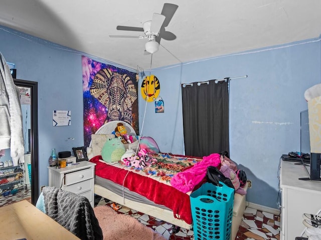 bedroom with ceiling fan