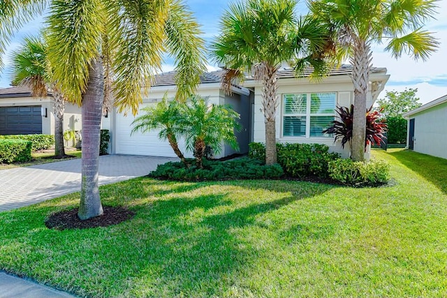 view of front of property featuring a garage and a front yard